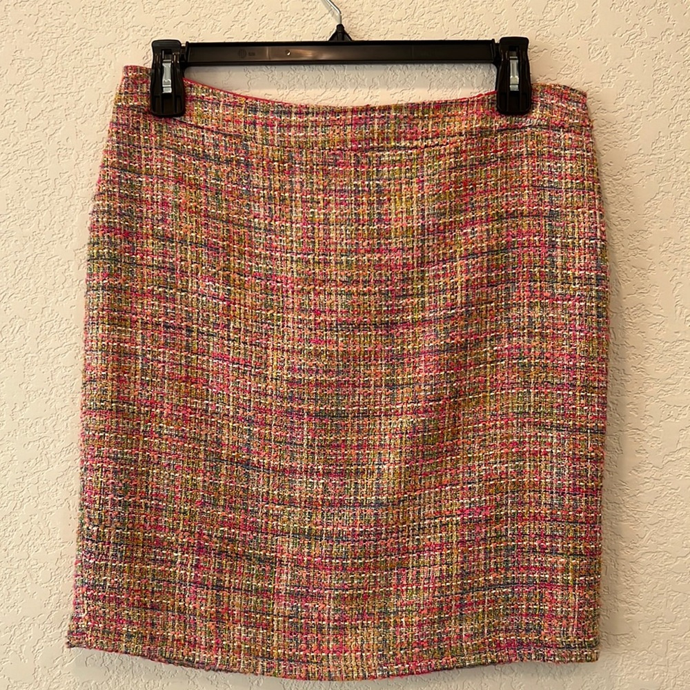Multi color “tweed” pencil skirt. Size 10 zipper closure. Slit at back bottom